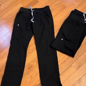 2 Figs Black scrub Pants medium tall